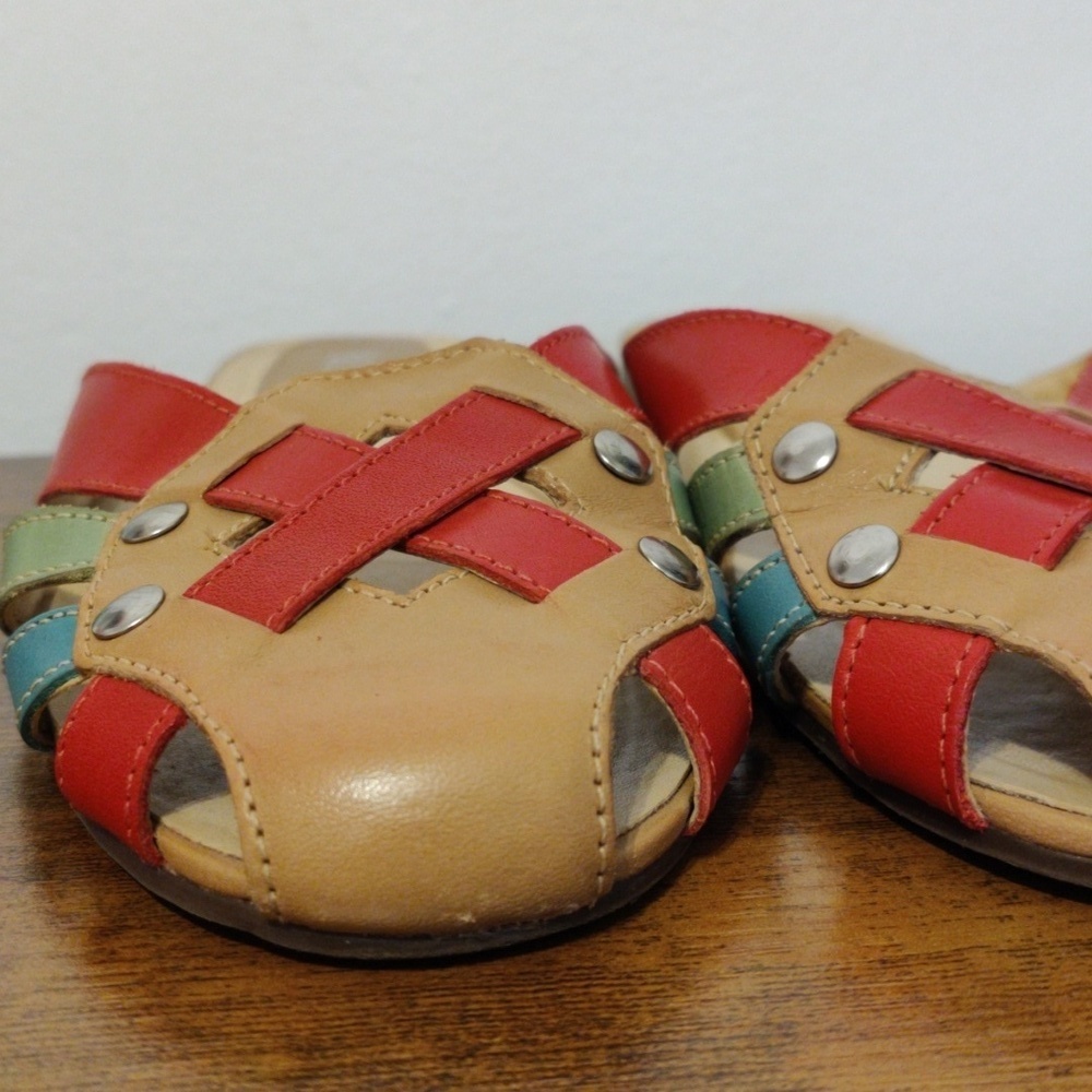 PAZZO. Women's Red and Tan Sandals - Picture 11 of 11